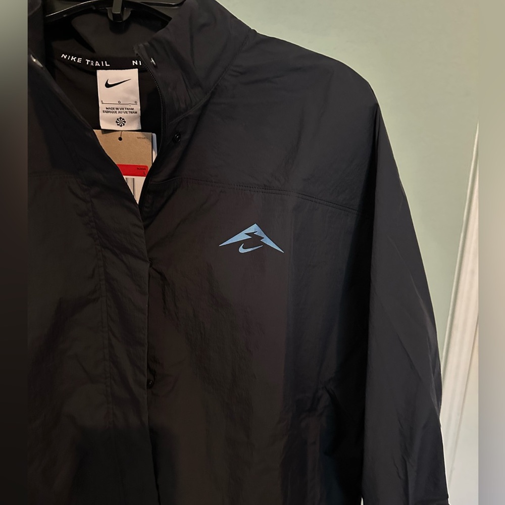 $150 Nike Trail Women’s Repel UV Running Jacket Black Reflective. Size L NWT - Picture 4 of 16
